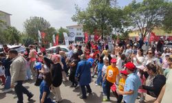 Yunuslar uçtu, çocuklar coştu: Başkentte renkli anlar!
