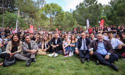 CHP’li Mahmut Tanal İzmir’de gençlerle buluştu: "Başkanınız yanınızda”