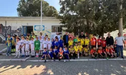 İzmir Buca'da minik futbolcular sahada buluştu!