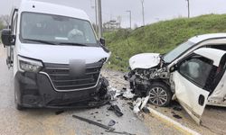İşçileri taşıyan minibüs ve hafif ticari araç çarpıştı: Çok sayıda yaralı var!