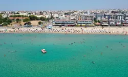 Çeşme’nin altın kıyısı Altınkum’da deniz berraklığıyla büyülüyor!