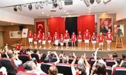 Çiğli'de 19 Mayıs Oratoryosu alkış yağmuruna tutuldu!