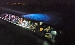 Ege'de nefes kesen anlar: Sürüklenen bottaki 40 göçmen sahil güvenlik tarafından kurtarıldı