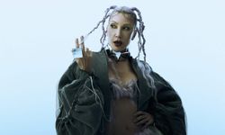 Hande Yener'in sahne kombini "masa örtüsüne" benzetildi!