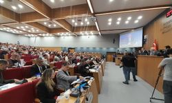 Büyükşehir Meclisi’nde sanat, siyaset ve sosyal medya karşı karşıya!