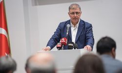 Cemil Tugay'dan, Tunç Soyer'e: "Seçime 5 gün kala imzaladığı TİS belediyenin mali dengesini bozdu!"