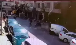 İstanbul Bahçelievler'de depremde bir binanın balkonu yıkıldı: O anlar kamerada!