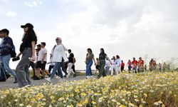 İzmir Kuş Cenneti’nde yüzlerce genç Ata’sına yürüdü!