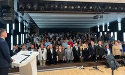 İzmir'de Balkan rüzgarı: Kosova Türkleri milli bayramı coşkuyla kutlandı!