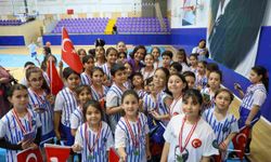 İzmir Karabağlar'ın genç sporcuları 19 Mayıs için yeteneklerini sergiledi