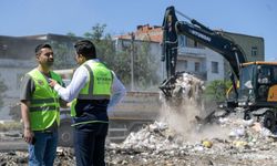 İzmir Buca’da 1100 tonluk temizlik operasyonu!