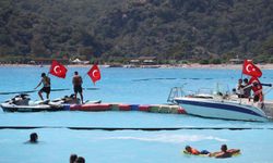 Ölüdeniz'de sezon perdesi açıldı: Serin suya cesaret, sıcağa teslim tatil