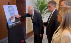 99 günün ardından Bahçeli’den sürpriz meclis ziyareti: Önder’in fotoğrafını okşadı!