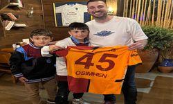 Osimhen’in forması Trabzon’da efsaneleşti: Küçük taraftardan koleksiyonere büyüleyici jest