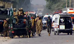 Pakistan'da bombalı saldırı: 7 asker hayatını kaybetti!