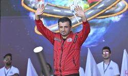 Selçuk Bayraktar Kıbrıs'tan gençlere seslendi: Asla vazgeçmeyin!