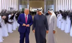 Trump'ın önünde kadınlar saçlarını savurmuşlardı: Sebebi belli oldu!