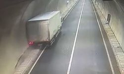 Park halindeki minibüs alev alev yandı!