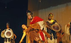 İzmir’in tarihi “İzmir’in Rüyası” müzikaliyle sahnede canlandı!
