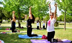 İzmir Bornova'da tarihi mekanda yoga yolculuğu