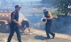 Çanakkale'de orman yangını yerleşim yerine sıçradı! Bütün köy söndürmek için seferber oldu
