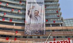 CHP Genel Merkezi'ne Ferdi Zeyrek fotoğrafı asıldı