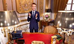 Emmanuel Macron'un heykelini çaldılar!