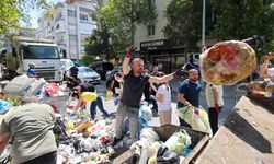 İzmir Buca'da işçiler eylemde! Çöpleri Başkan Görkem Duman topluyor