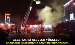 İzmir Bornova'da gece yarısı alevler yükseldi! Akaryakıt istasyonuna yakın depoda yangın!