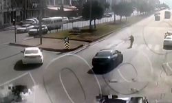 Yolun karşısında ölüm: Ehliyetsiz sürücü can aldı, kameralara yansıdı