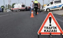 Otomobil traktöre çarptı: 1 ölü, 4 yaralı