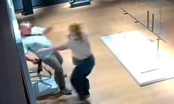 Dünyaca ünlü esere oturarak kıran şaşkın turist, sanatseverleri kızdırdı!