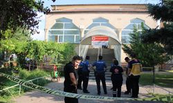 Kayseri’de kan donduran olay: Namaz kılarken boğazını kesti!