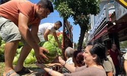 Bir kamyon karpuz, binlerce teşekkür: Efeler’de hayırda sıcak anlar