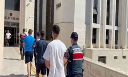 Firari hükümlüler yakayı plajda ele verdiler!