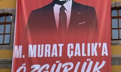 CHP Trabzon mitingi alanına “Murat Çalık’a özgürlük” afişi asıldı