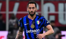 Hakan Çalhanoğlu öyle bir isimle poz verdi ki... Galatasaraylılar heyecana boğulacak!