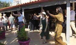 Burhaniye’de yaşlılar gençlere taş çıkardı!