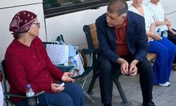 Başkan Cemil Tugay’dan, Mehmet Murat Çalık’ın annesine duygu dolu ziyaret