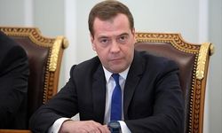 Medvedev'den korkutan uyarı: Rusya Batı'ya saldırmaya hazır olmalı
