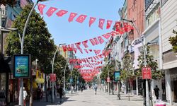 Sakarya Caddeleri Türk Bayraklarıyla donatıldı!