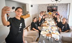 Voleybol sahalarında Bornova rüzgarı: Hiç set vermediler!