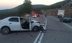Muğla'da feci kaza: Otomobil, tırla çarpıştı