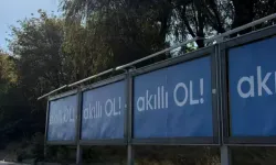 'Akıllı OL' afişleri kafaları karıştırdı: Her yere asıldı!