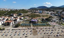 İzmir’e yakın sığ ve temiz plaj: Ardıç plajı çocuklu aileler için ideal