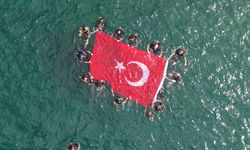 Balıkesir’de 103. yıl, Türk bayrağıyla derinliklerde kutlandı