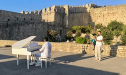 Çeşme Kalesi’nde ilk kez müzik klibi çekildi