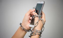 Cep telefonu bağımlılığı gündelik hayatı tehdit ediyor