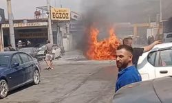 İzmir Buca'da elektrikli otomobil kendi kendine alev aldı!