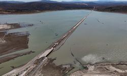 İzmir Çeşme'de baraj suları çekildi, tarihi yol ortaya çıktı!